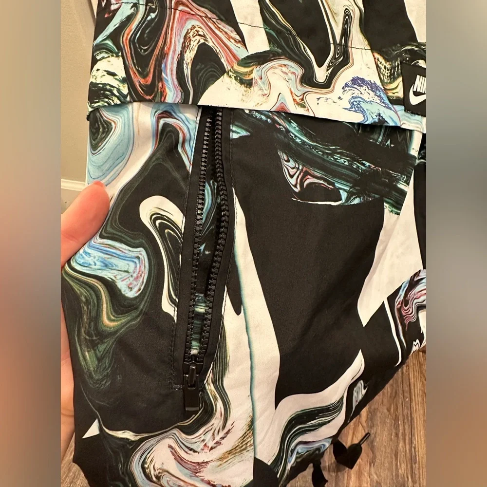 UNISEX NIKE WINDBREAKER !!